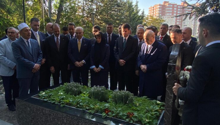 MHP Lideri Devlet Bahçeli’den Alparslan Türkeş’in Kabrine Kurban Bayramı Ziyareti