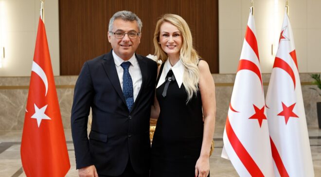 KKTC Cumhurbaşkanı Erhürman Ve Eşi Vatandaşlarla Bayramlaştı: Birlik Ve Beraberlik Mesajları Ön Plana Çıktı