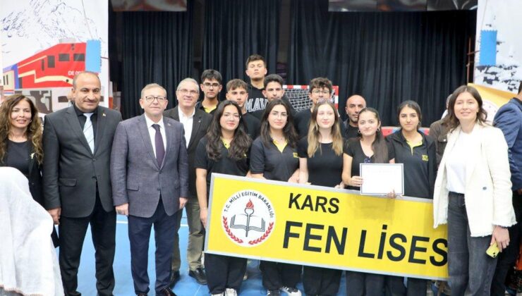Kars’ta Anadolu’nun Ritmi Yankılandı: 923 Öğrenci Halk Oyunları Şenliği’nde Buluştu
