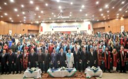 Kafkas Üniversitesi’nde Mezuniyet Coşkusu: Binlerce Öğrenci Geleceğe Uğurlandı