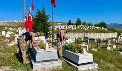 Siirt’te 196 Şehit Kabrinin Bakım Ve Onarımı Yapıldı