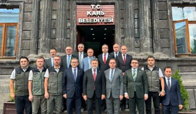 Tarım ve Orman Bakan İbrahim Yumaklı Belediye ve MHP Kars İl Başkanlığı’nı Ziyaret Etti