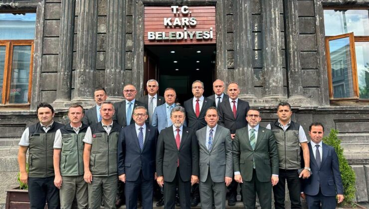 Tarım ve Orman Bakan İbrahim Yumaklı Belediye ve MHP Kars İl Başkanlığı’nı Ziyaret Etti